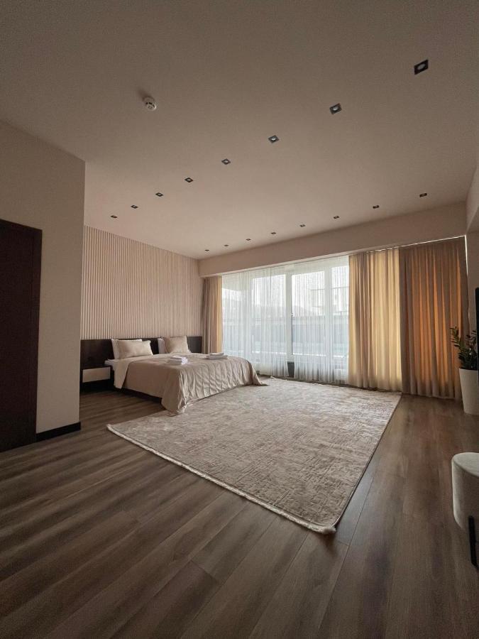 Hotel Garden Plaza Neresnytsya Exterior foto